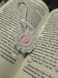 Handmade Crocheted Flower keyring🍥