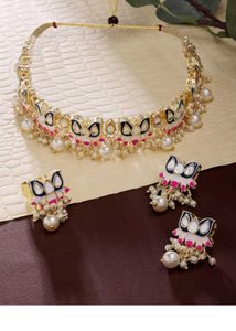 Elegant Kundan Jewellery Set