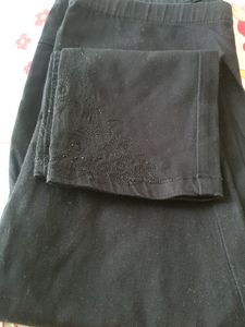 3/4th Elastic Fit Jeggings With Embroidery At End