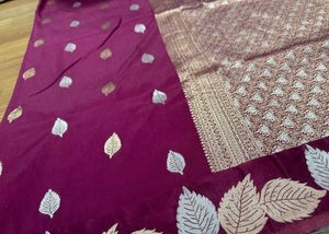 Elegant Purple Saree with Leaf Motifs