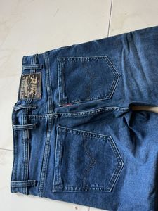 a denim skinny  jeans