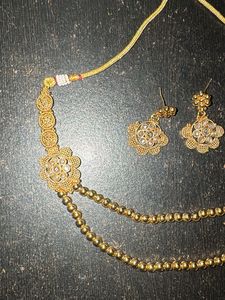 Exquisite Gold Necklace and Earring Set