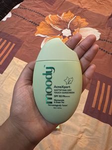 Moody AcneExpert Mattifying Dry Touch Sunscreen
