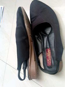 Elegant Black Slingback Flats