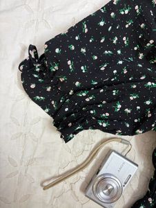 H&amp;M Floral Top | Cute | Chic