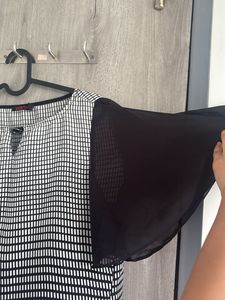 Chic Black &amp; White Patterned Top