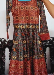 Elegant Ethnic Kurta with Indian Motifs