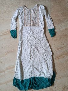 Elegant White Kurta with Embellished Neckline