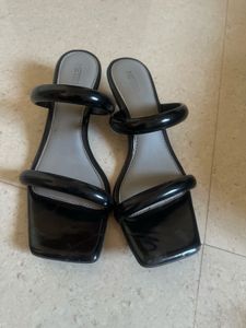 Metro Black Heels - Stylish &amp; Chic