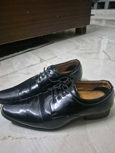 Classic Black Leather Oxford Shoes