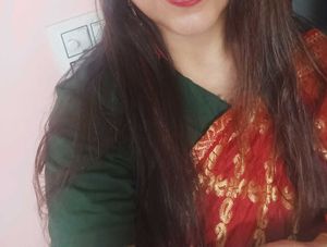 Elegant Green &amp; Red Brocade Saree