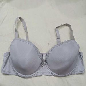 Comfortabl 🥰eLight Grey Lace Trim Bra