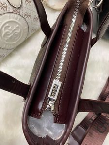 GUESS LADIES HANDBAG