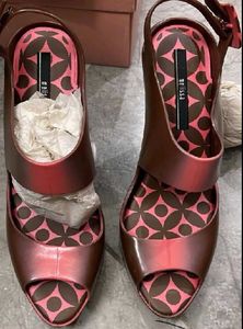 Melissa Brown & Pink Heels