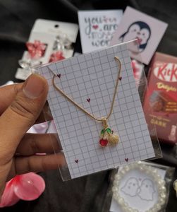 Red Jewelery Hamper Set
