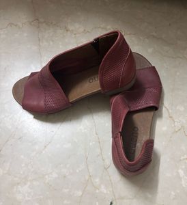 Bueno Red Leather Sandals