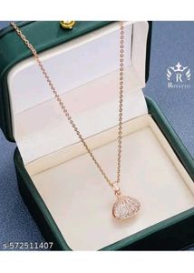 Pearl Shell Pendant Necklace