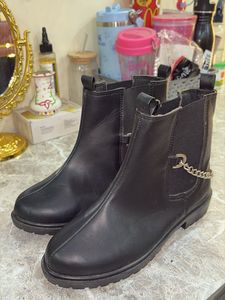 Chic Black Chelsea Boots with Chain Detail