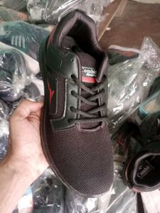 NEW NO USED SPORTS SHOES FOR MEN.