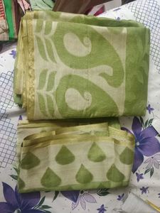 Elegant Green Saree with Paisley Border witg unsti