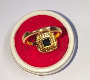 Elegant Black Rhinestone crystal gold metal Ring