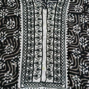 Stylish Black &amp; White Printed Kurta