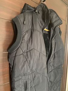 Men’s Sleeveless Puffer jacket (M)