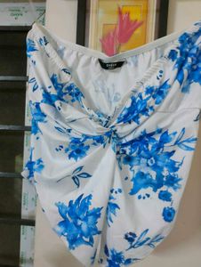 SHEIN Women Cute Front Twisted top