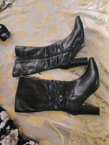 Chic Black Knee-High Boots