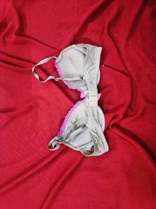 🇳🇿💫🎀Comfortable Light Grey Bra with Pink Trim
