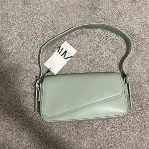 Zar Shoulder Bag