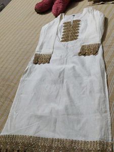 White Kurta with Gold Embellishmentss size xl