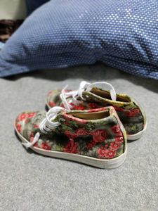Floral Print Lace-Up Sneakers