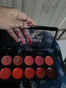 10 Color Lipstick Palette