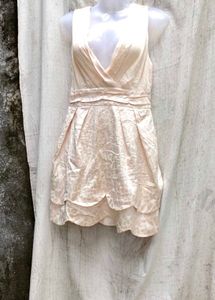 I. Elegant Sleeveless V-Neck Dress