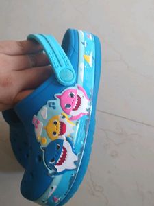 Size Is J1 Of Crocs. No Damage to the Shoes . In A Good Condition
