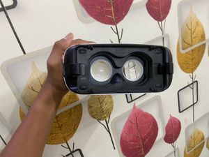 Samsung Gear VR In Mint Condition With It’s Box An