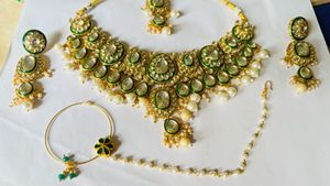 Exquisite Kundan Pearl Necklace Set