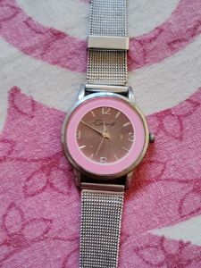 120.Elegant Silver &amp; Pink Mesh Band Watch