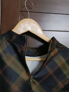 Madame Stylish Plaid Checks Cropped Top