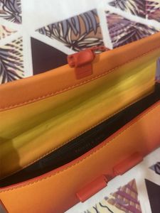 Chic Orange Gradient Chain Shoulder Bag