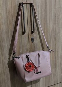 🚨SALE🚨Caprese Peach-Coloured Solid Handheld Bag