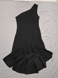 Chic One-Shoulder Ruffle Dress