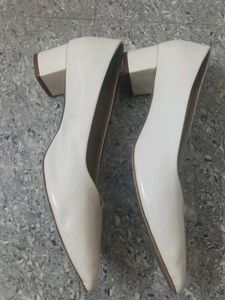 Elegant White Pointed Toe Pumps