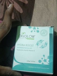 OxiGlow Hydra Boost kit and mini massager