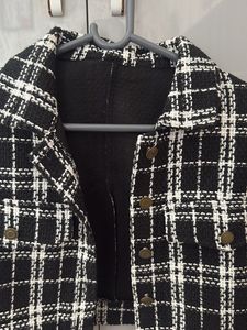 Chic Plaid Cropped Jacket