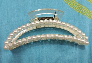 Elegant Pearl Claw Clip