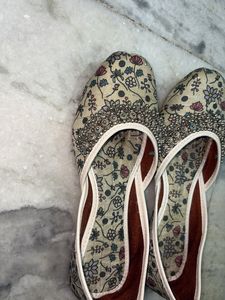 Embroidered ghunghroo Juttis Flats