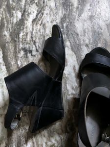 Chic Black Strappy Wedge Sandals