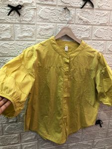 Yellow Short Sleeve Button-Up Top🕶️👜